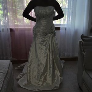 Exclusive Bridals A.C.E Sample Wedding Dress